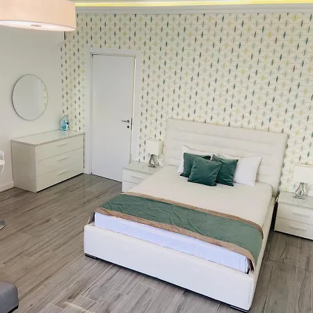 White Tower 206 Studio *