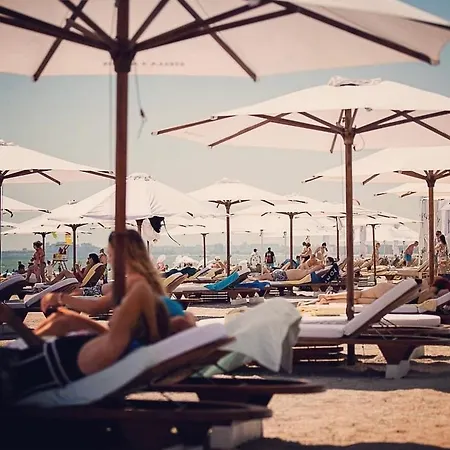 White Tower 206 Studio Mamaia
